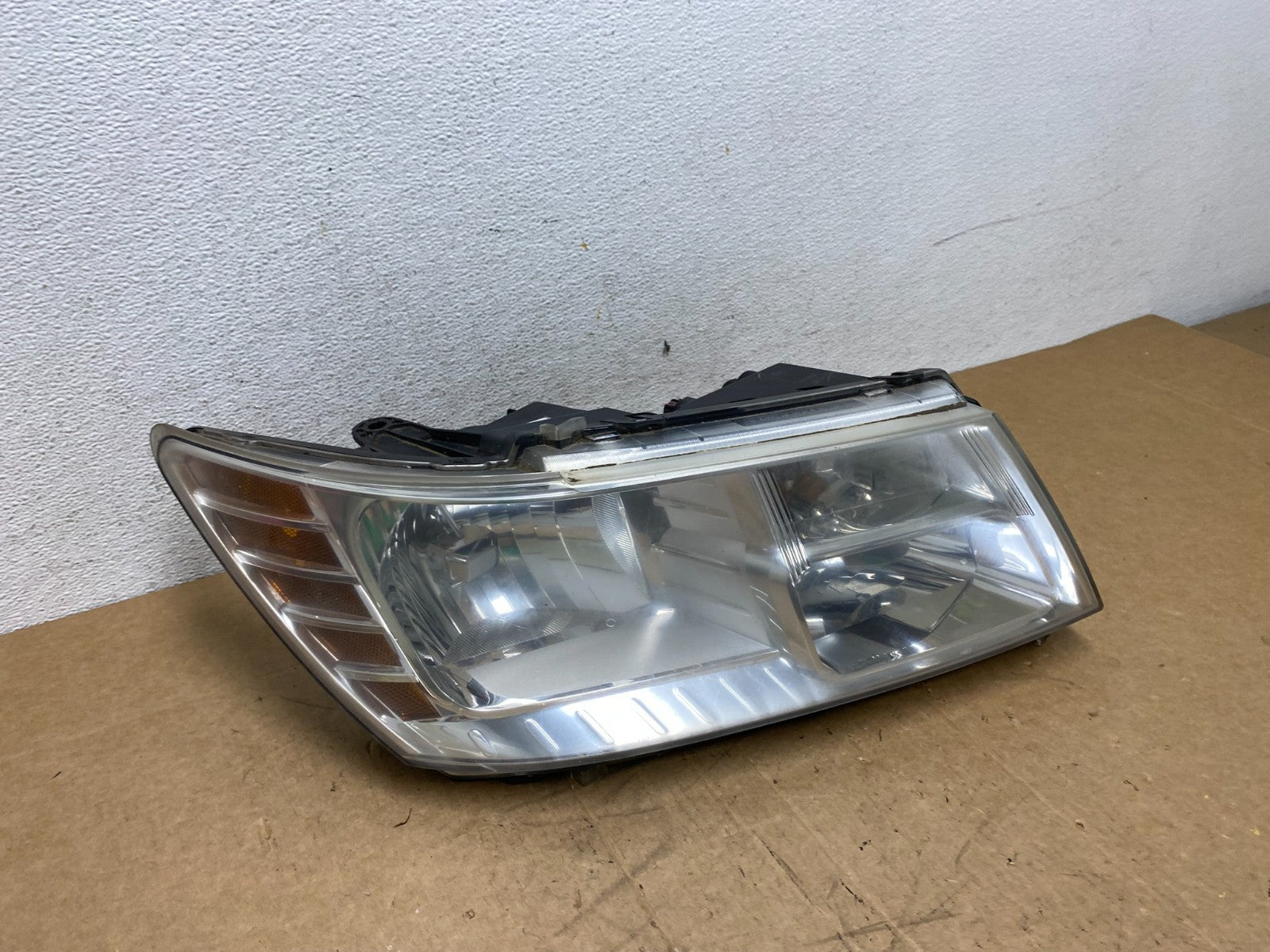 2009 to 2017 Dodge Journey Headlight Right Passenger Rh Halogen AD6338 DW2