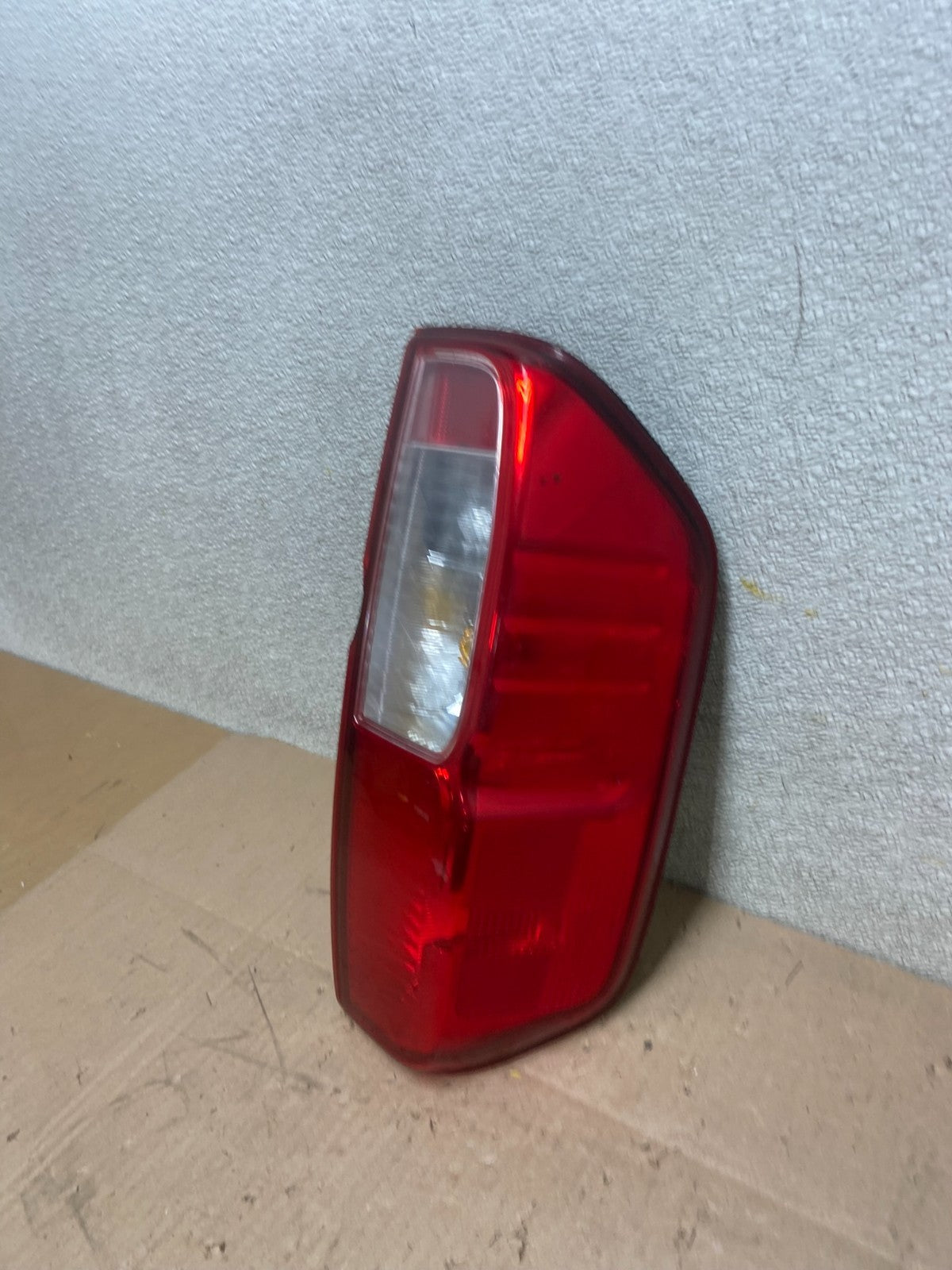2005 to 2014 Nissan Frontier Left Driver LH Side Tail light Oem AA0539 DW1
