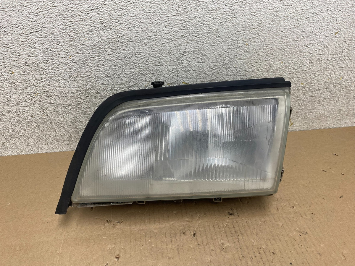 1994-1996 Mercedes C C230 W202 Front Left Driver LH Side Headlight R8164 DW0