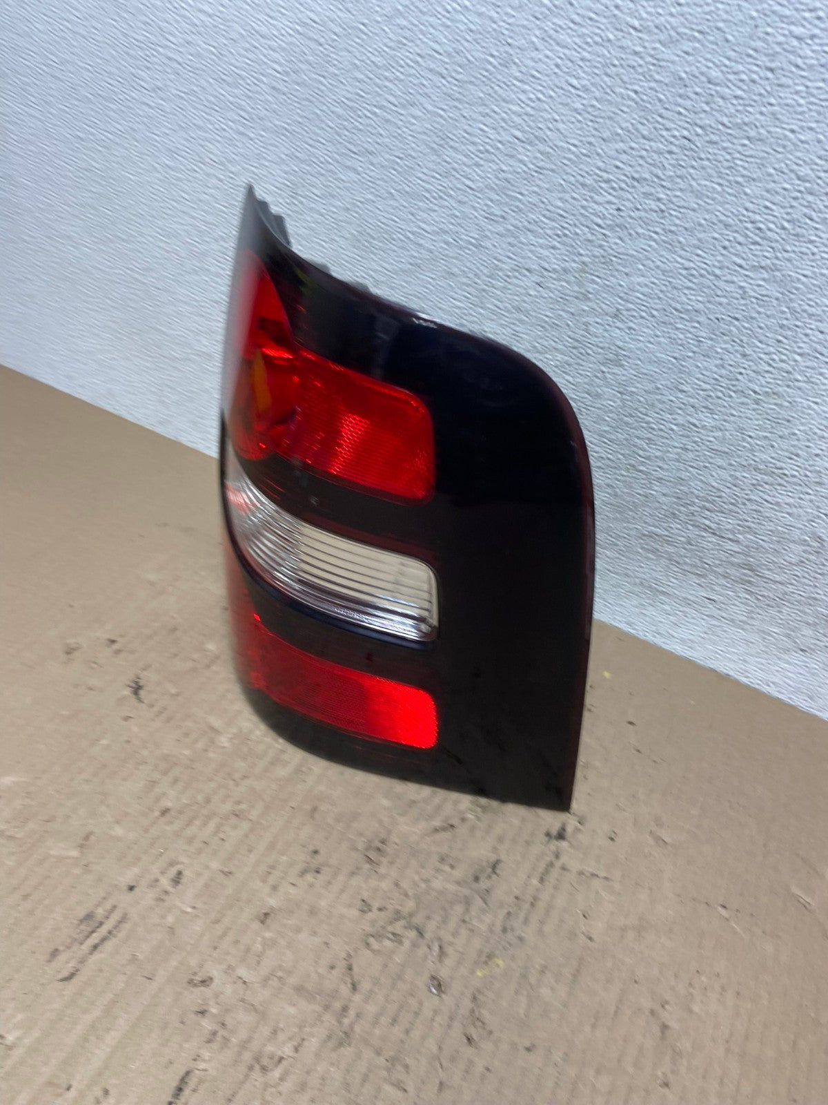 2006 to 2010 Ford Explorer Right Passenger Side Tail light AF5910 LK1