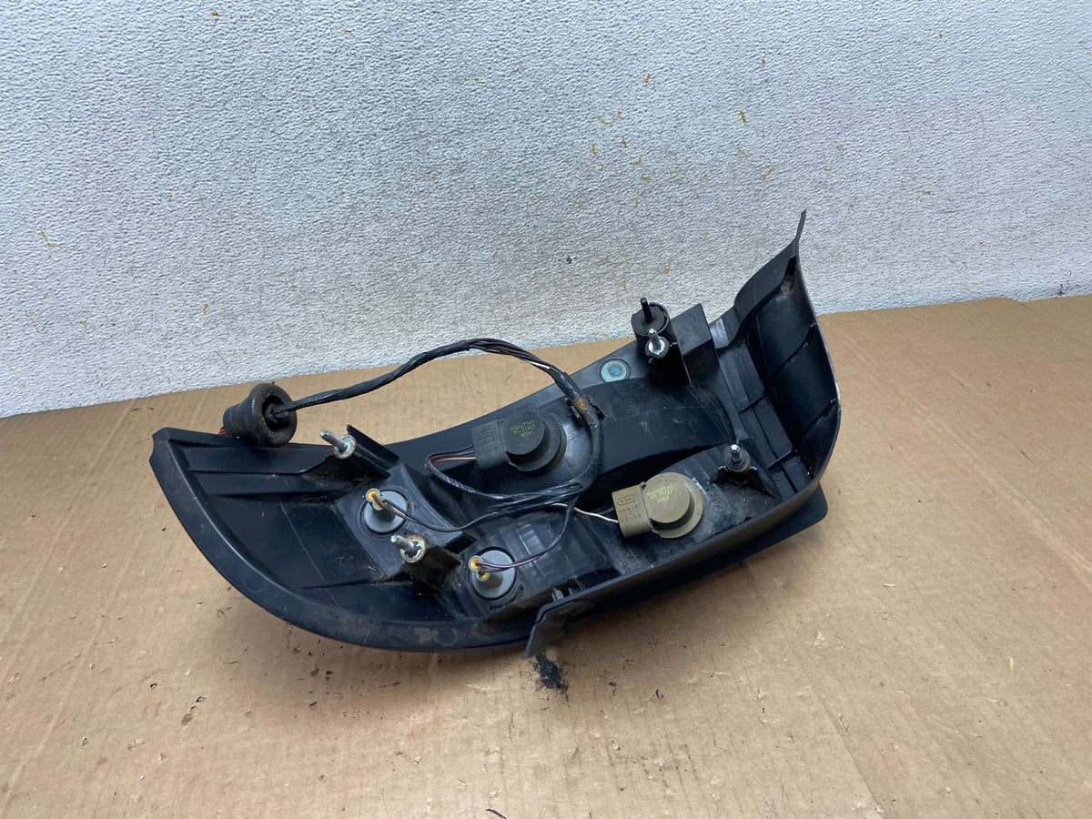 2004 2005 Mercury Sable Left Driver Side Tail Light AI8962 LK5