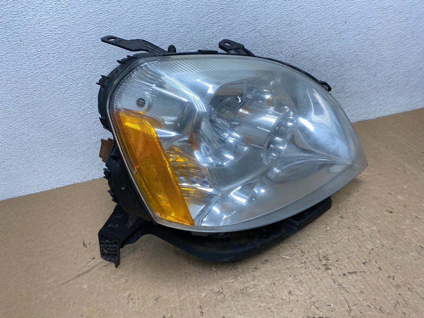 2005 to 2007 Ford Five Hundred Halogen Right Passenger Side Headlight AG1315 DW2