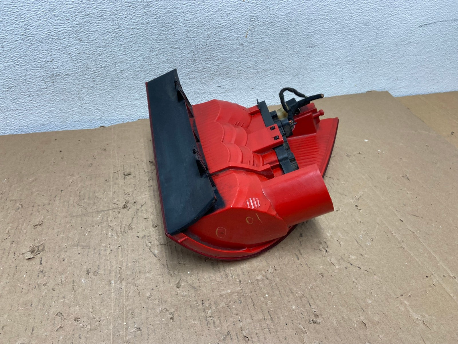 2002-2005 Mercedes ML 350 Ml-Class Right Passenger Rh Side Tail Light AD8189 LK5