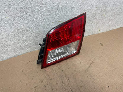 2002-2004 Infiniti i35 Inner Right Passenger Rh Side Tail Light Q4507 DW2