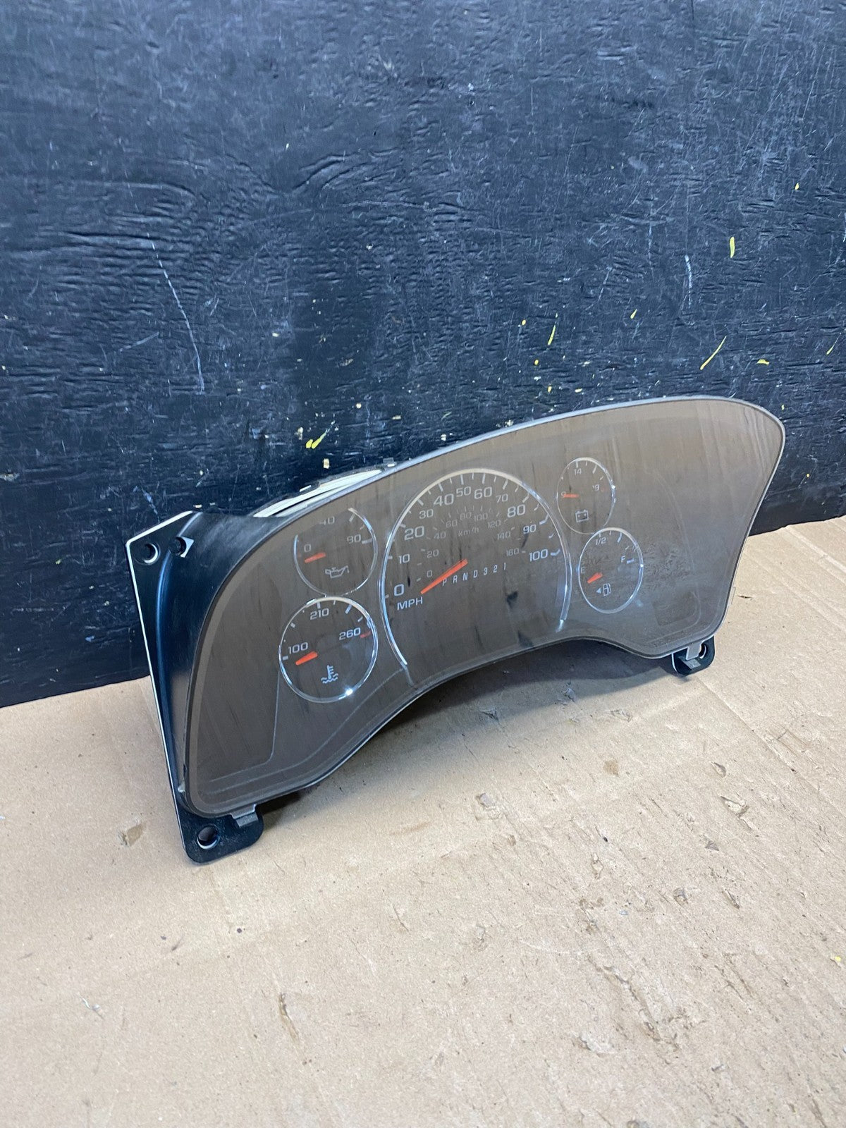 2008 to 2010 Chevrolet Express 1500 Speedometer Cluster Gauge R8857 DG1