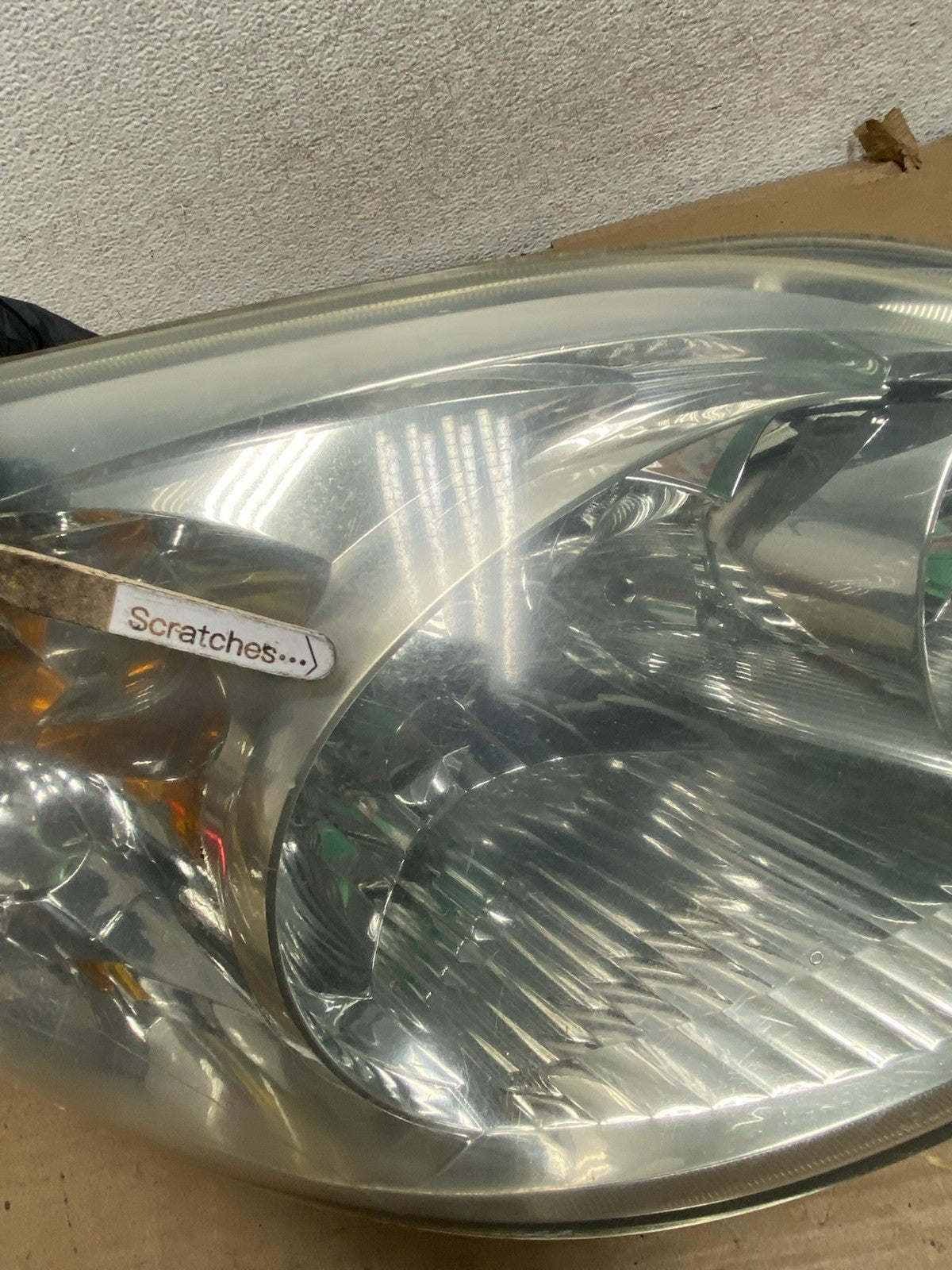 2003 to 2008 Toyota Matrix Right Passenger RH Side Halogen Headlight AG8300 DW3
