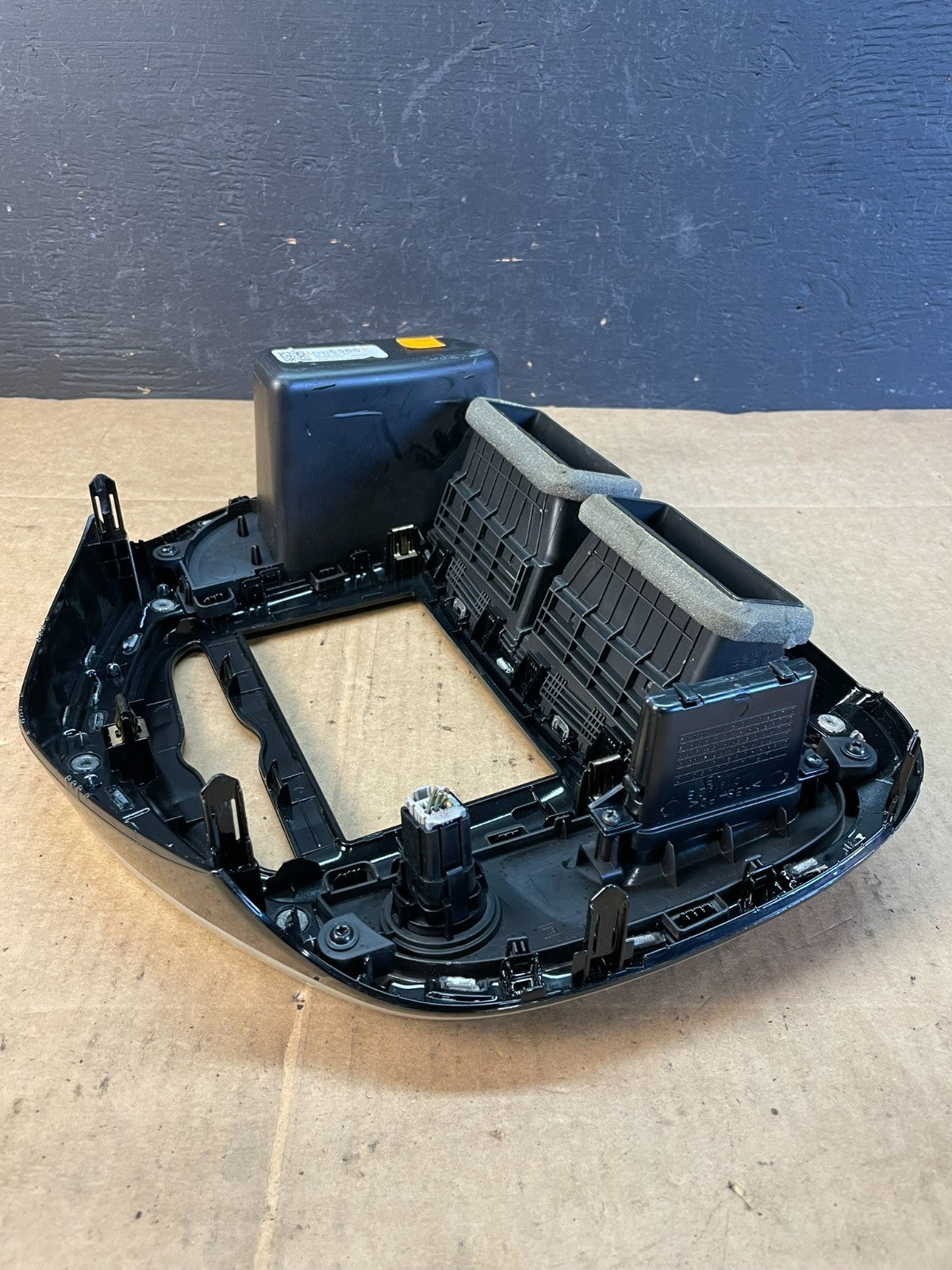 2017- to 2020 Chevrolet Sonic Center Dash Radio Air Vent Trim Bezel ac5190 DG6