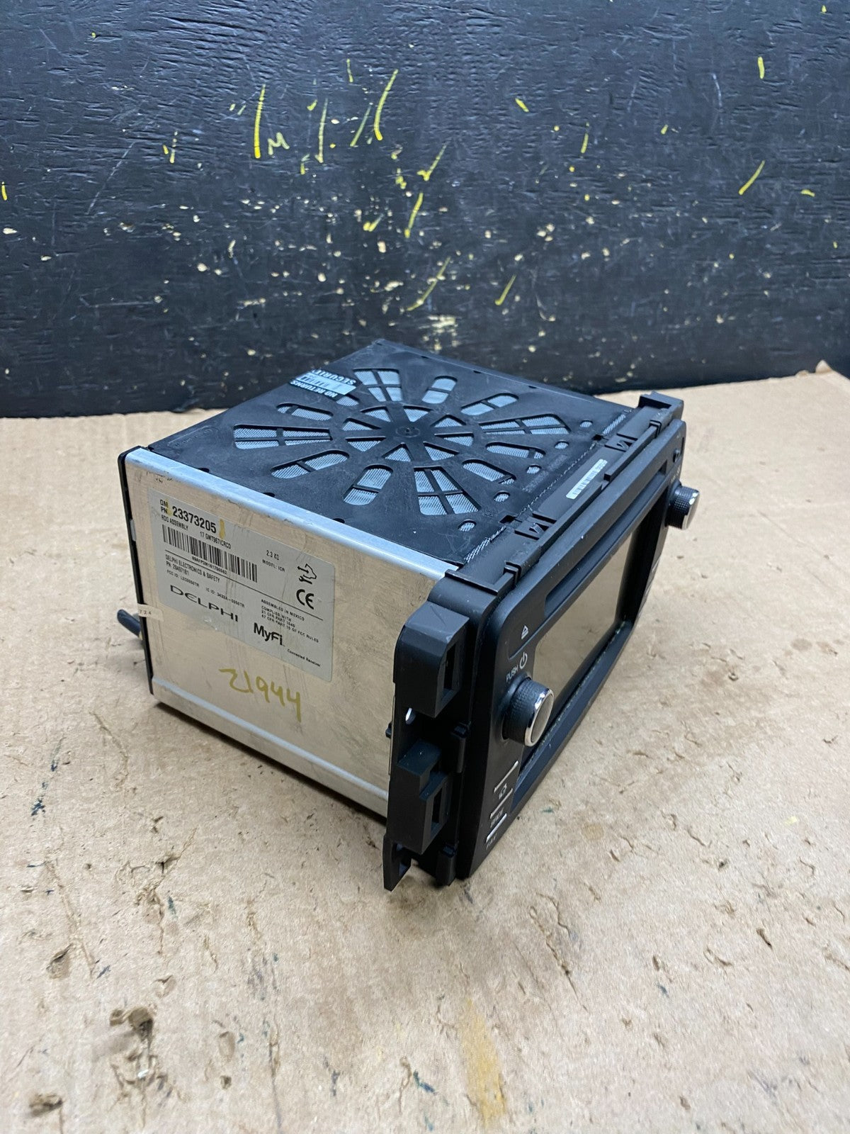 2013 to 2014 Chevrolet Traverse Am Fm Cd Player Radio Screen Display Z1944 DG2