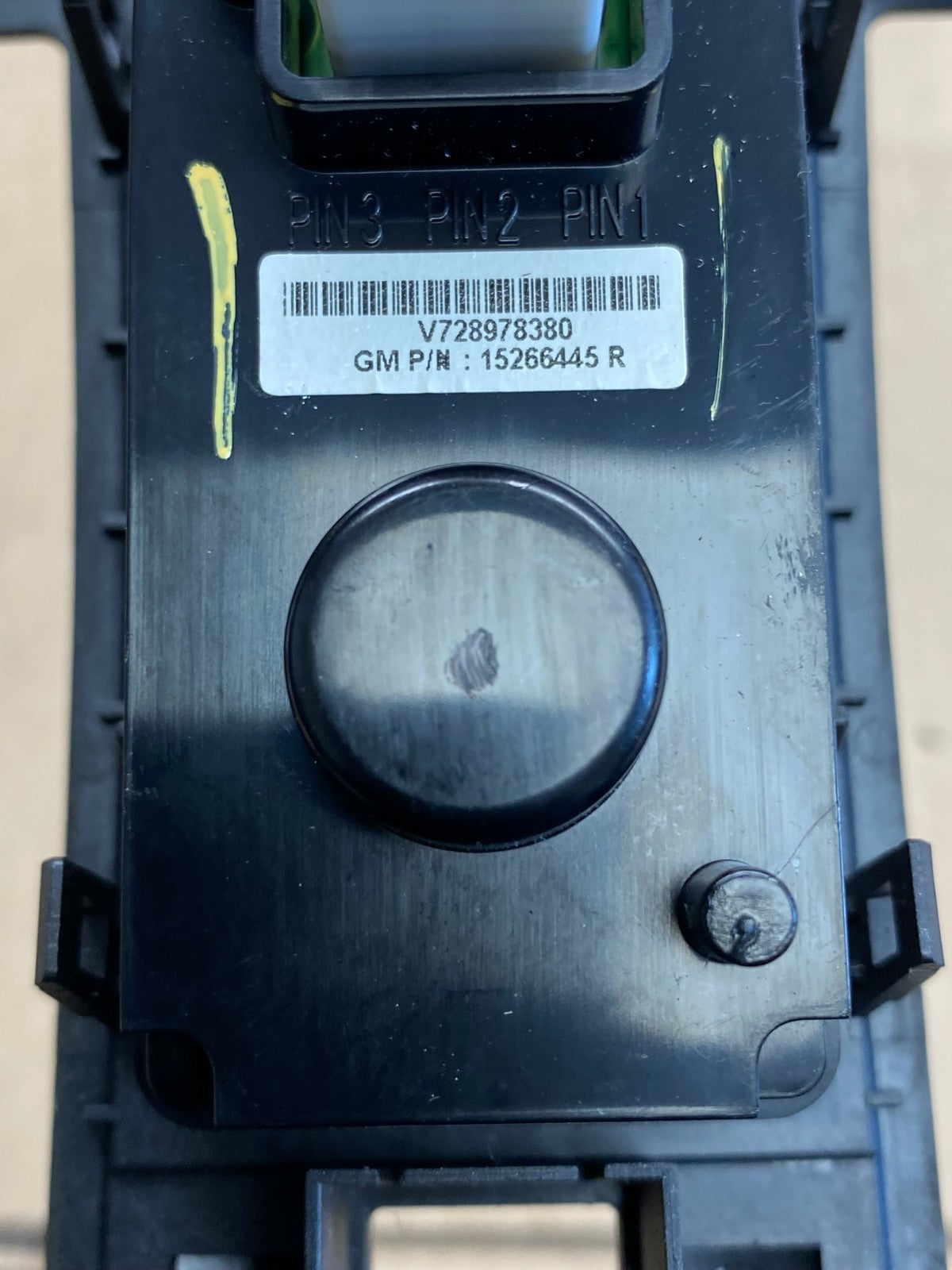 2006 to 2011 Cadillac DTS Dash Center Air Vent Heater Bezel ai3004 DG5