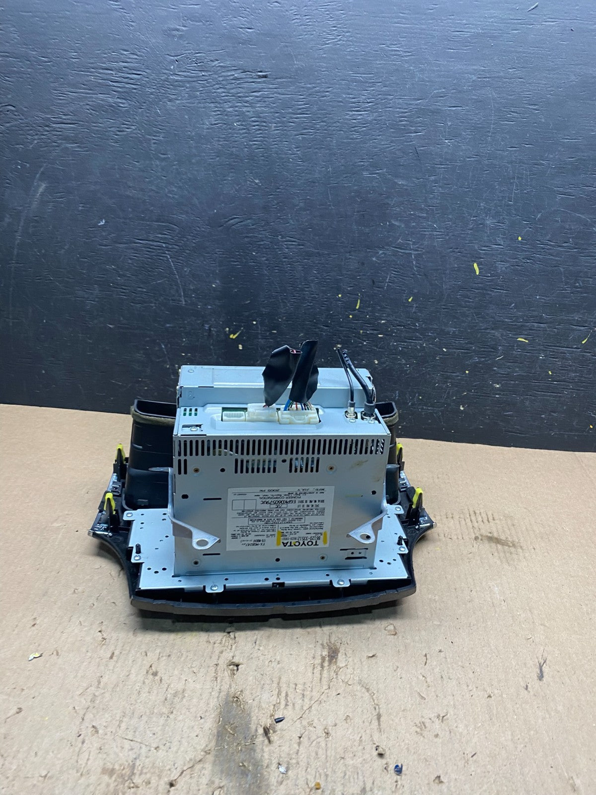 2002-2006 Lexus ES330 Es300 Radio Receiver Tape CD Air Vent Bezel OEM Q9208 DG6