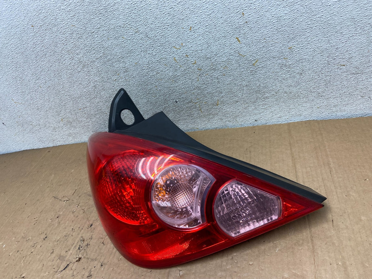 2007 - 2012 Nissan Versa Hatchback Left Driver Side Lh Tail Light AI9093 LK1