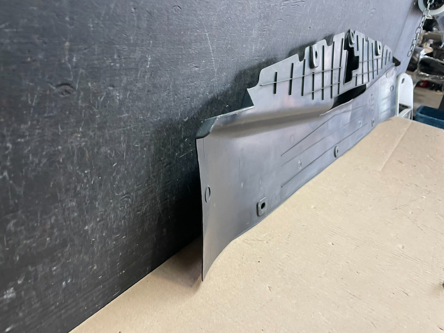 2003 to 2006 Cadillac Escalade Front Radiator Upper Baffle M80889