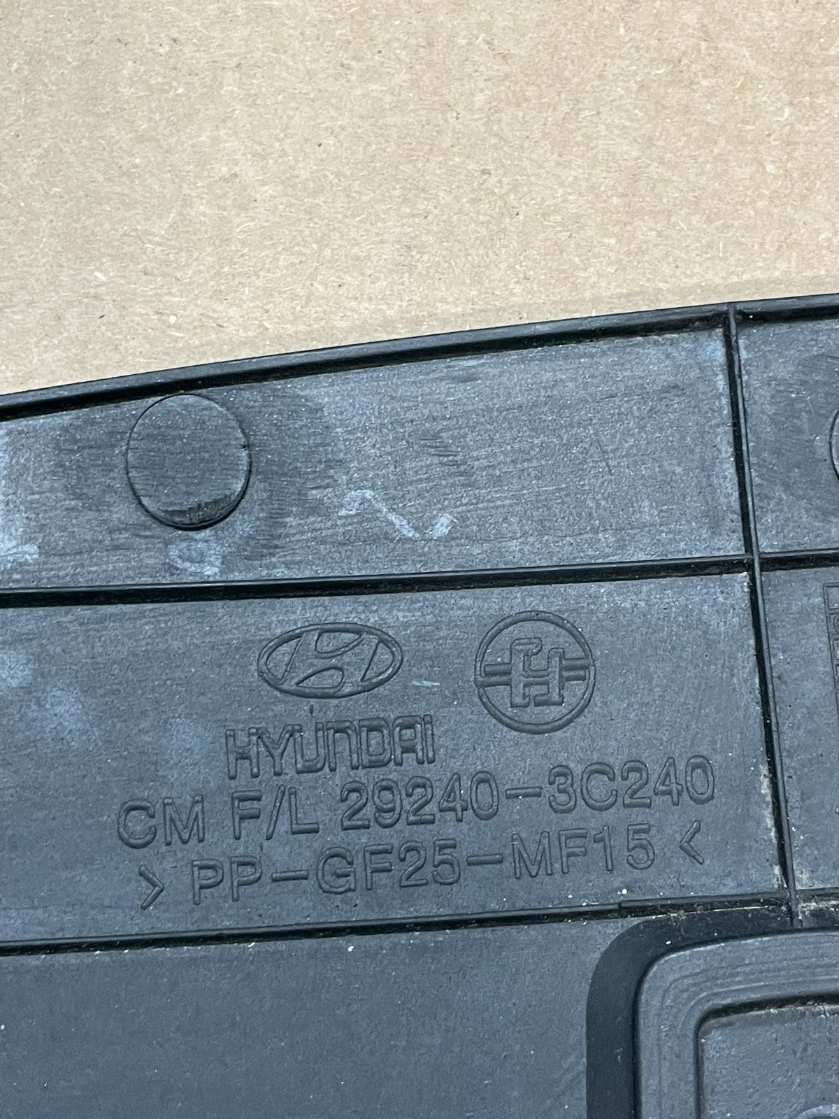 2009 - 2012 Kia Sorento Engine Cover  Engine Cover 29240-3c240 Y9717 DG6