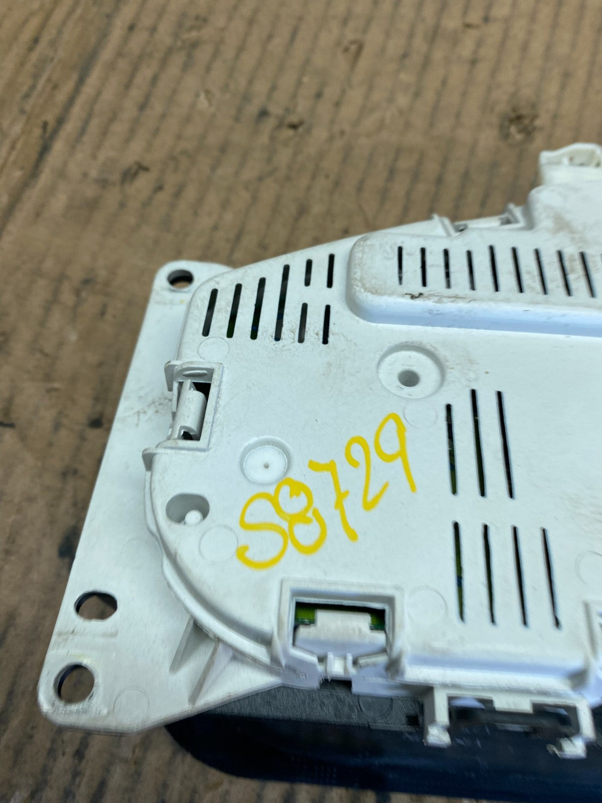 2005 Nissan Pathfinder Speedometer Cluster Gauge OEM  S8729 DG7