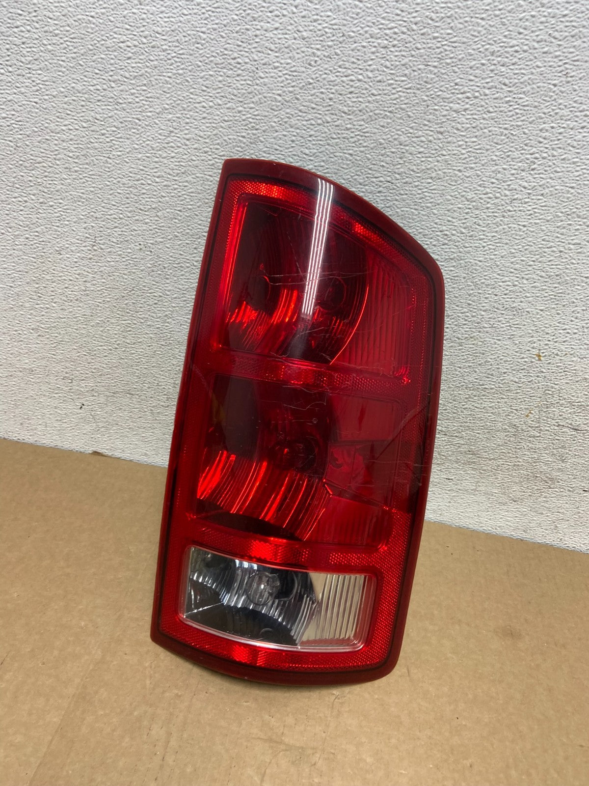 2002 to 2006 Dodge Ram 1500 Right passenger Rh side Tail Light AF9522 DW0