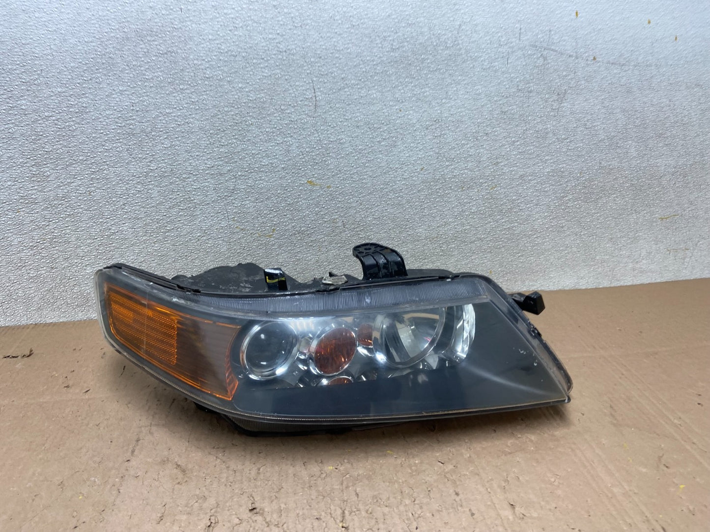 2004 to 2006 Acura TSX Right Passenger RH Side Xenon HID Headlight OEM Y3079 DW0