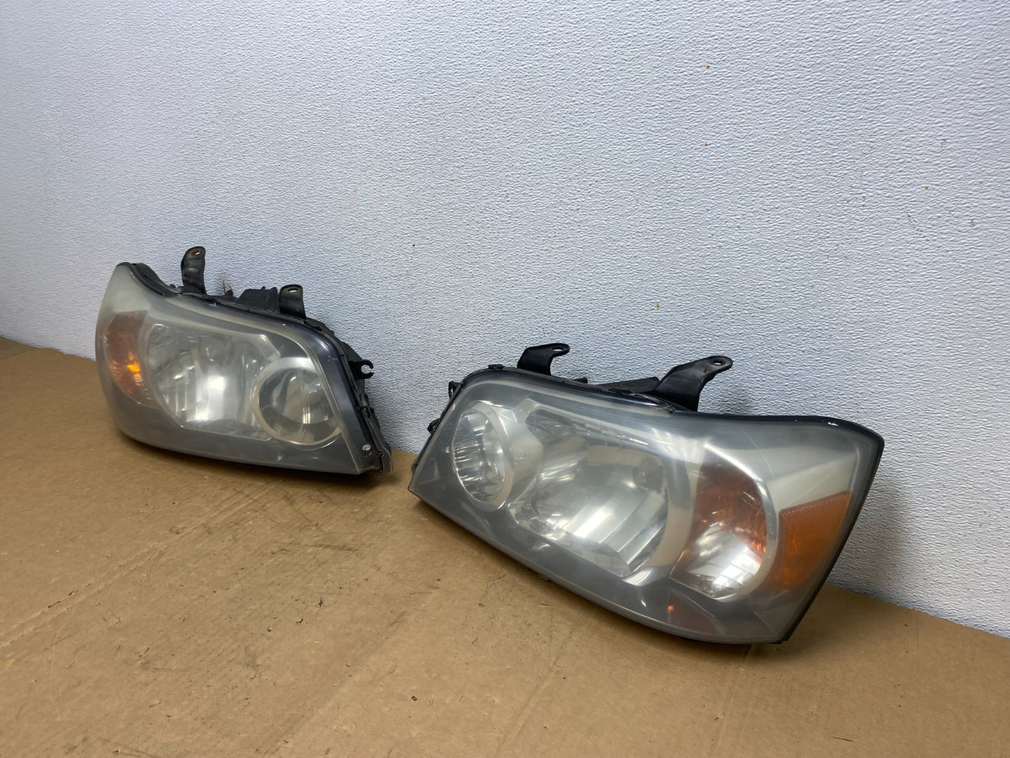2004 2005 2006 Toyota Highlander Headlights Left+Right Side AC8563 DW1