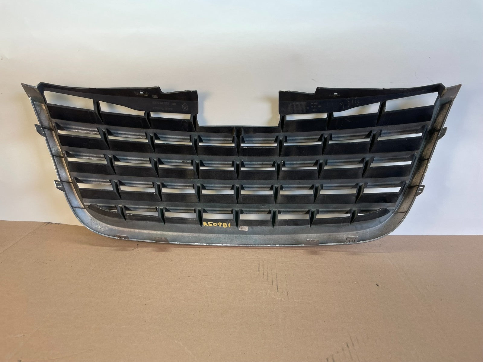 2008 to 2010 Chrysler Town & Country Front Upper Grill Grille AG0981 DG4