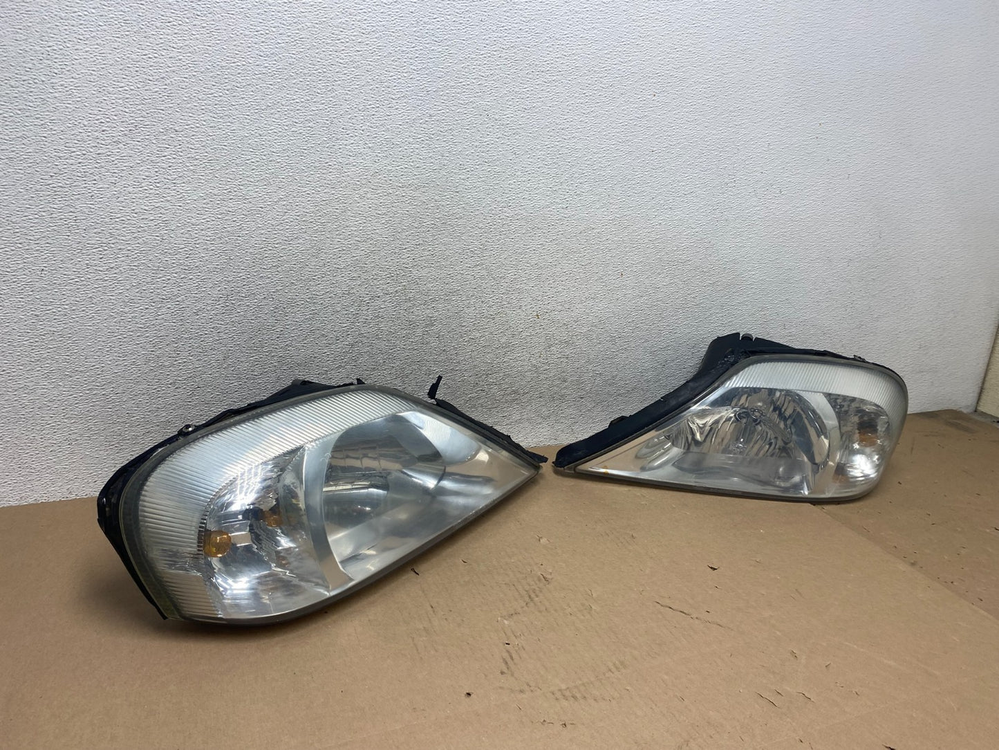 2000 to 2005 Mercury Sable Left+Right Side Halogen Headlights AG5739 DW2