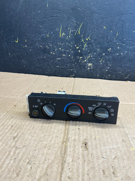 2001 - 2007 GMC Chevrolet Express 1500 Climate Control A/C aa8146 DG0