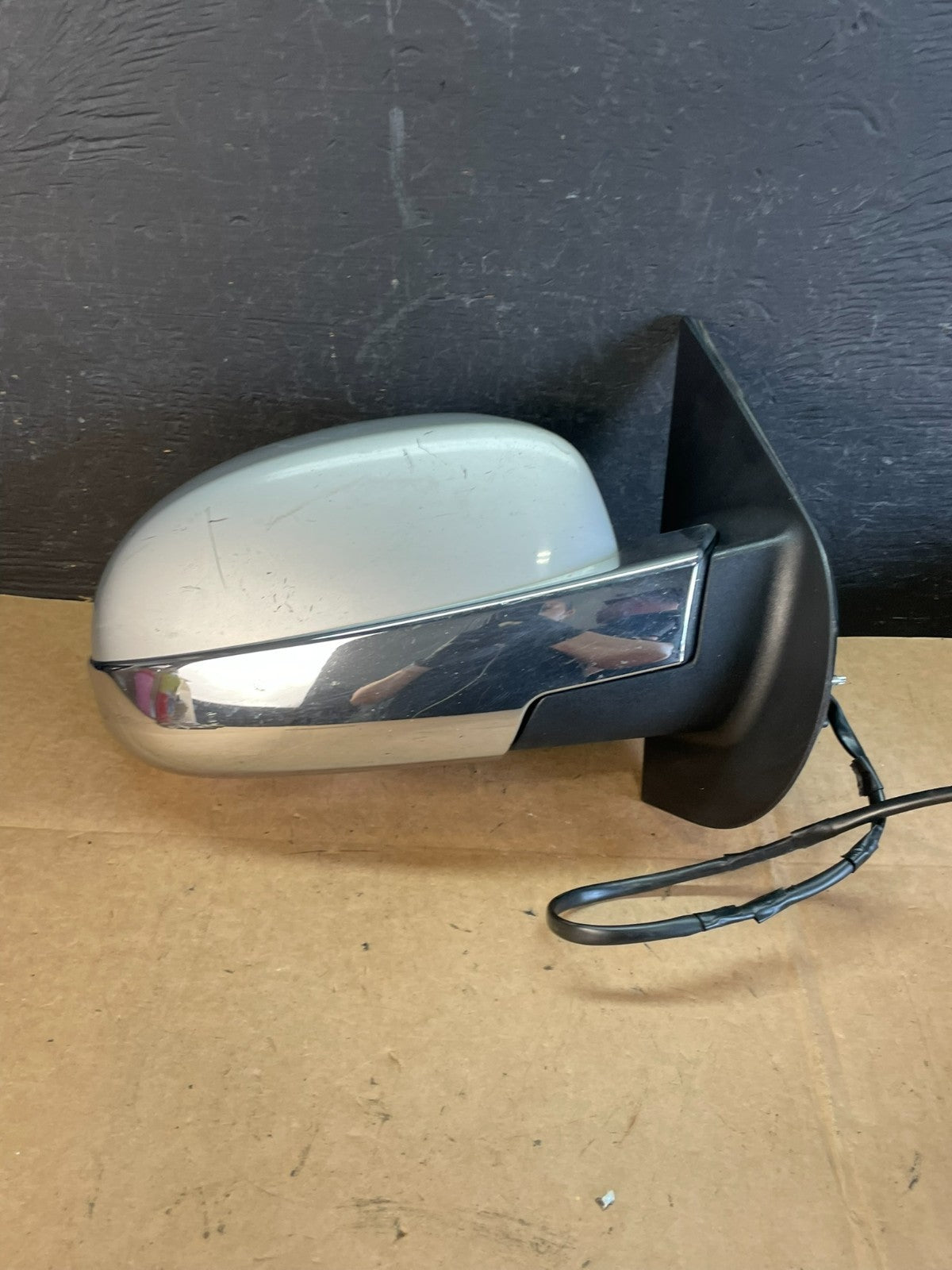 2007-2013 Chevrolet Tahoe Silverado Suburban Right Passenger Mirror AE1003 DW0