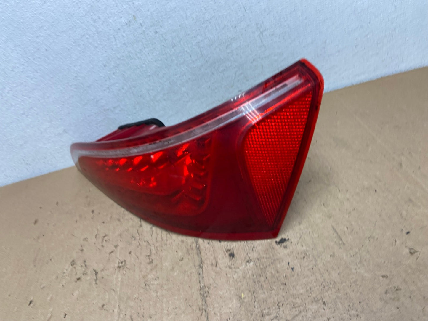 2009 to 2012 Audi Q5 Right Passenger RH Side Tail light AC7313 LK1