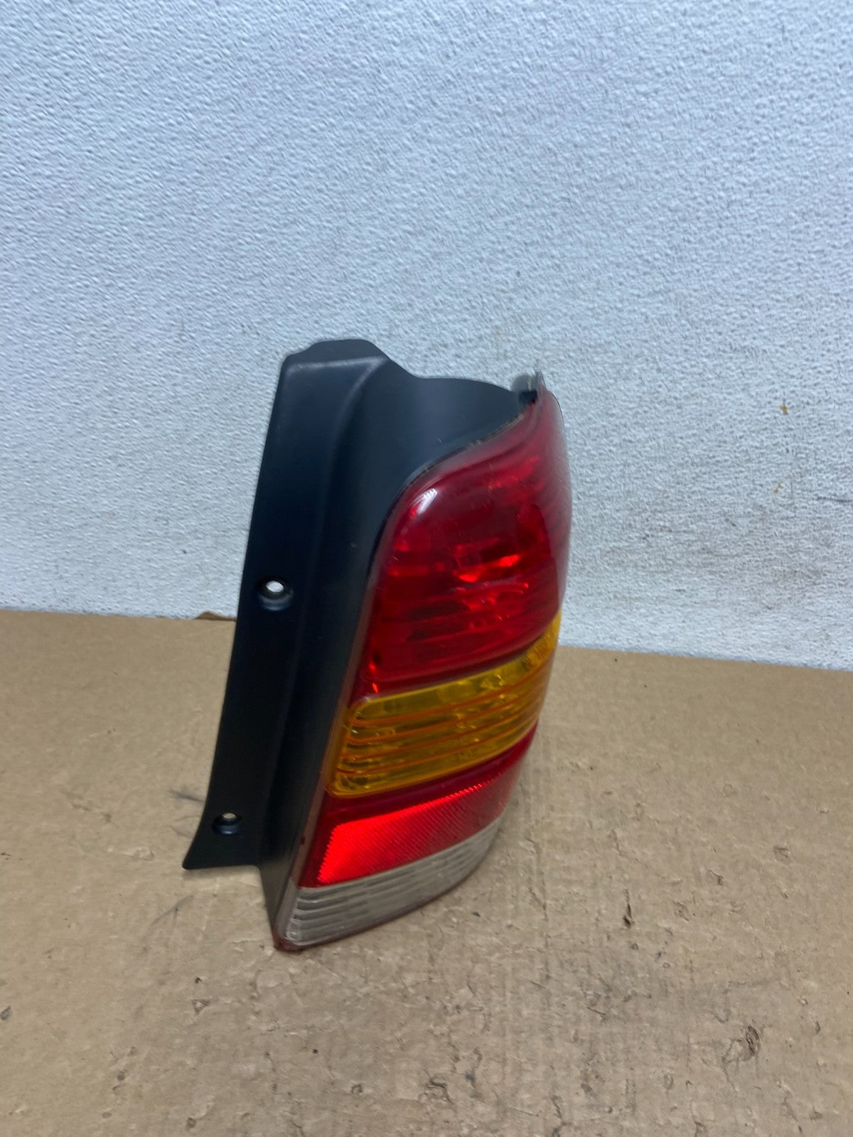 2001 to 2007 Ford Escape Right Passenger RH Side Tail Light AF8065 DW2