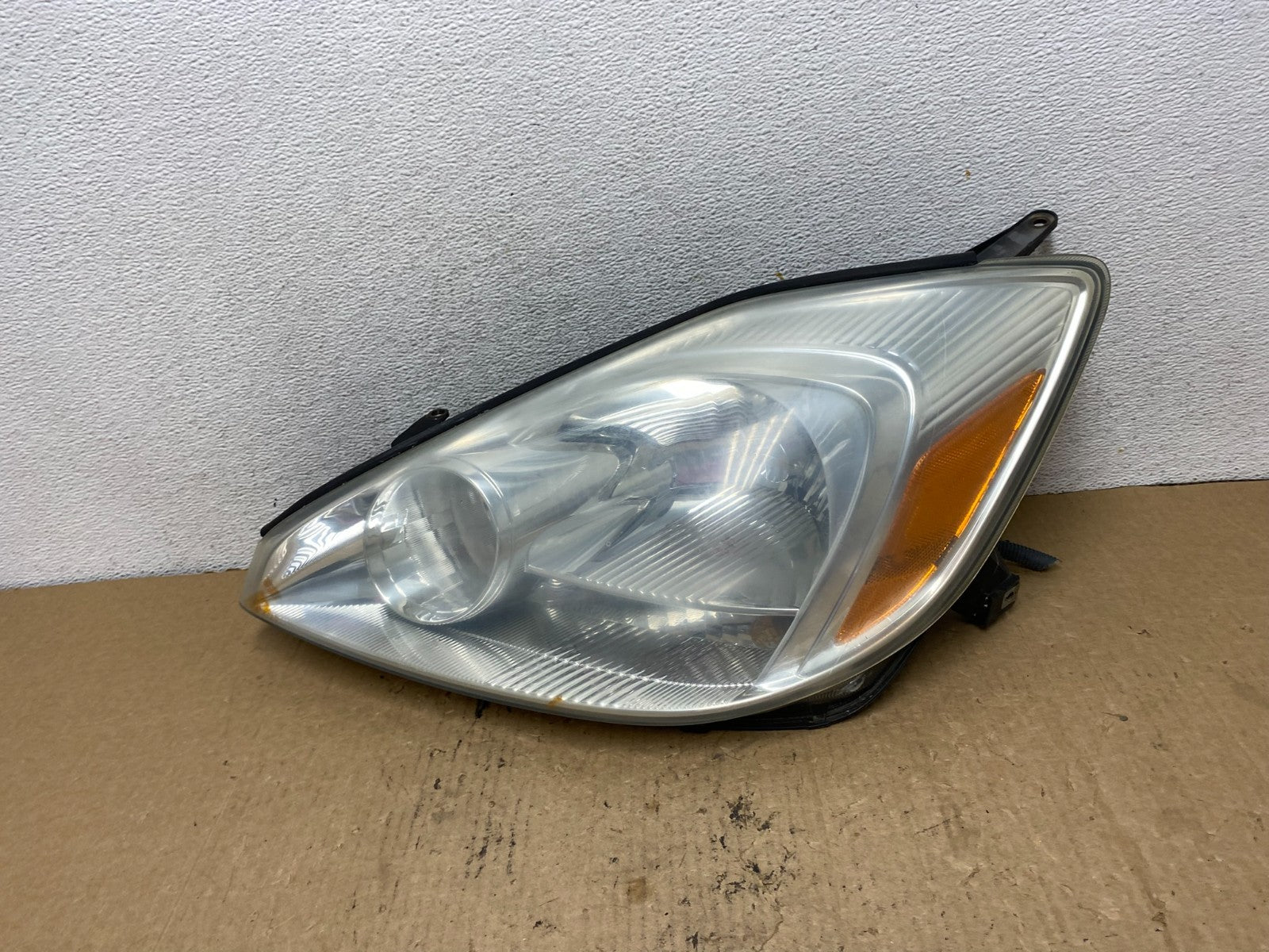 2004-2005 Toyota Sienna Left Driver LH Side Halogen Headlight AG2444 DW0
