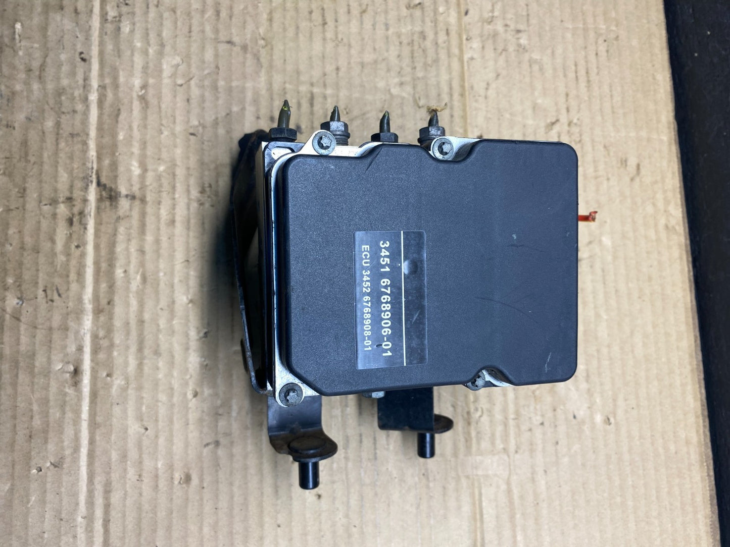2004 to 2005 BMW 525i ABS Anti-Lock Brake Pump 6758743 AE6251 DW0