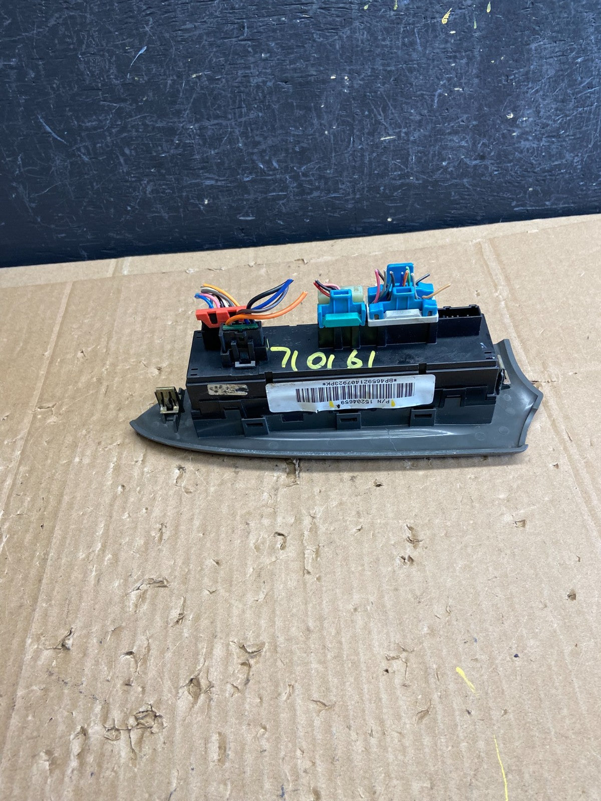2002-2005 Chevrolet Trailblazer Left Driver Window Control Switch AD2337 DG4