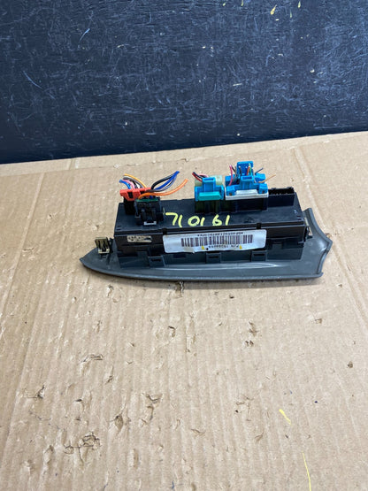 2002-2005 Chevrolet Trailblazer Left Driver Window Control Switch AD2337 DG4