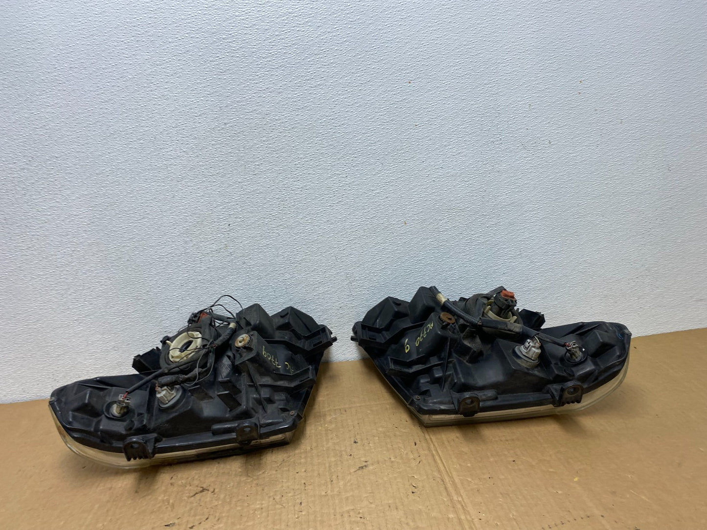 2005 2006 2007 Nissan Pathfinder Halogen Headlights Left+Right AC7709 DW7