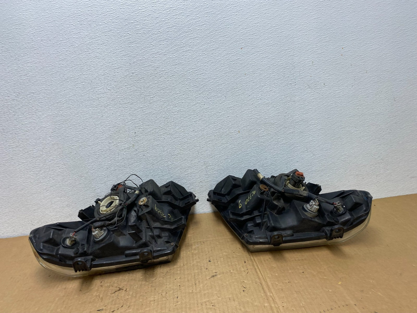 2005 2006 2007 Nissan Pathfinder Halogen Headlights Left+Right AC7709 DW7