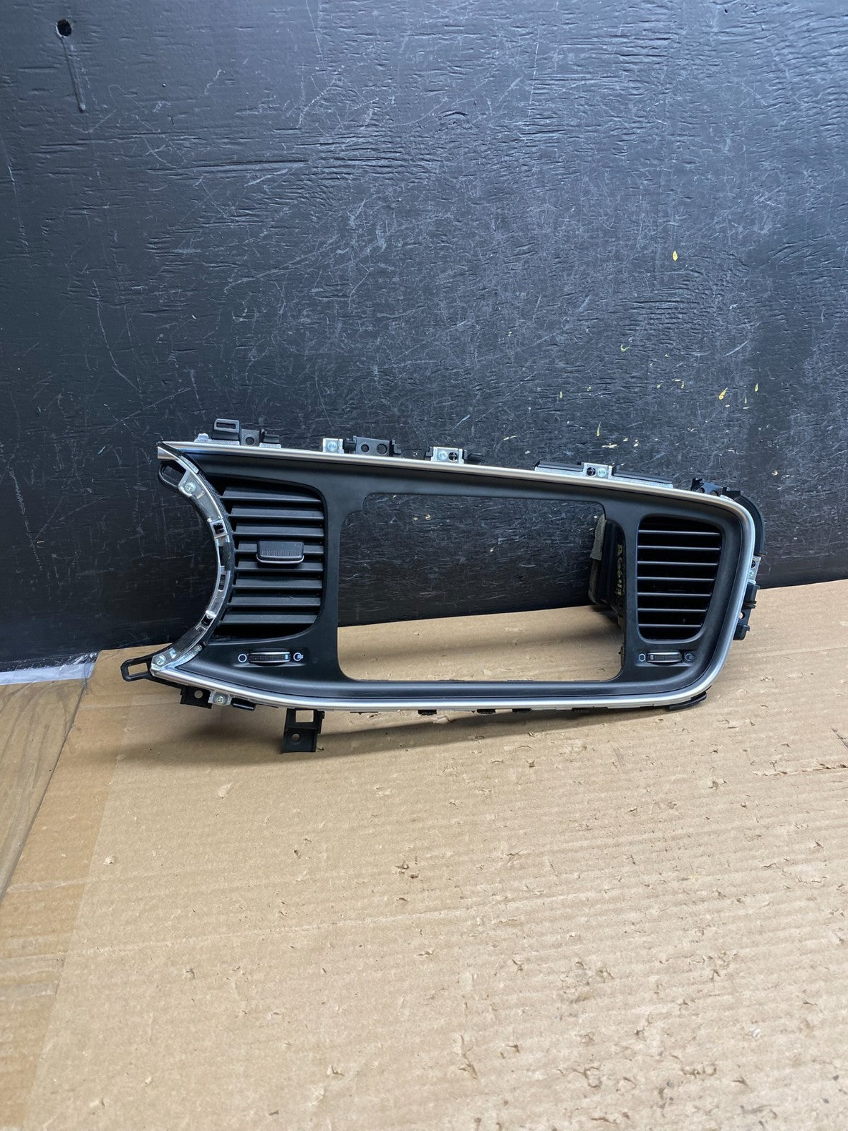 2014 2015 Kia Optima Front Dash Radio Bezel Trim Air Vent AG6475 DG0