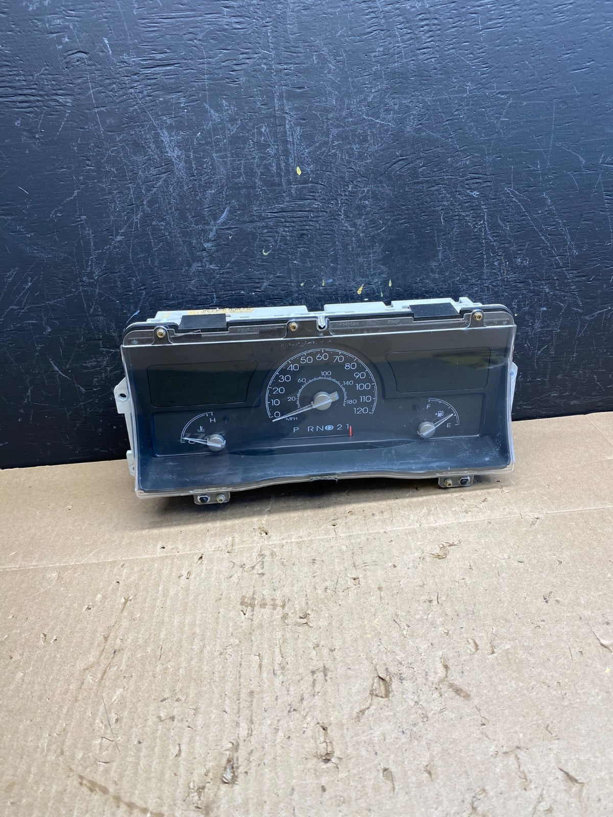 2000 to 2005 Lincoln Town Car Speedometer Gauge Cluster AC9058 DW0