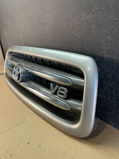2001 to 2004 Toyota Sequoia Front Upper Grill Grille W/ Emblem AE3715 DG1
