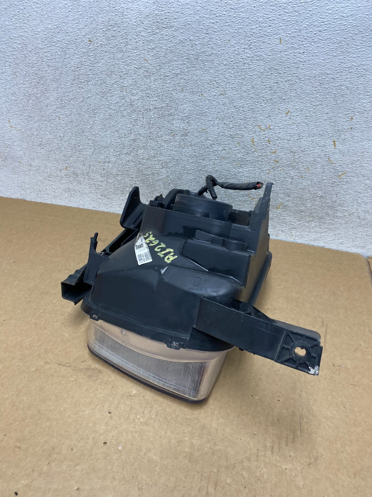 2003 to 2006 Honda Element Right Passenger Rh Side Headlight AI2625 DW7