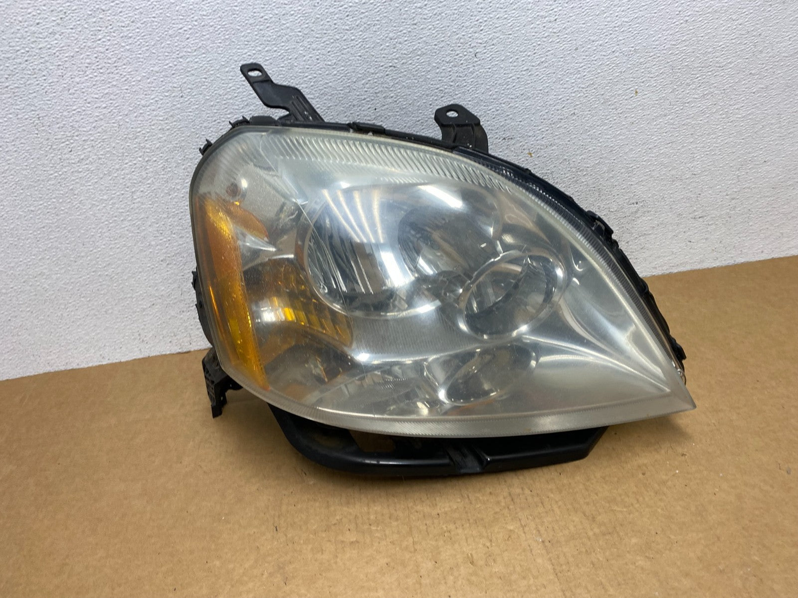 2005 to 2007 Ford Five Hundred Halogen Right Passenger Side Headlight AD4481 DW0