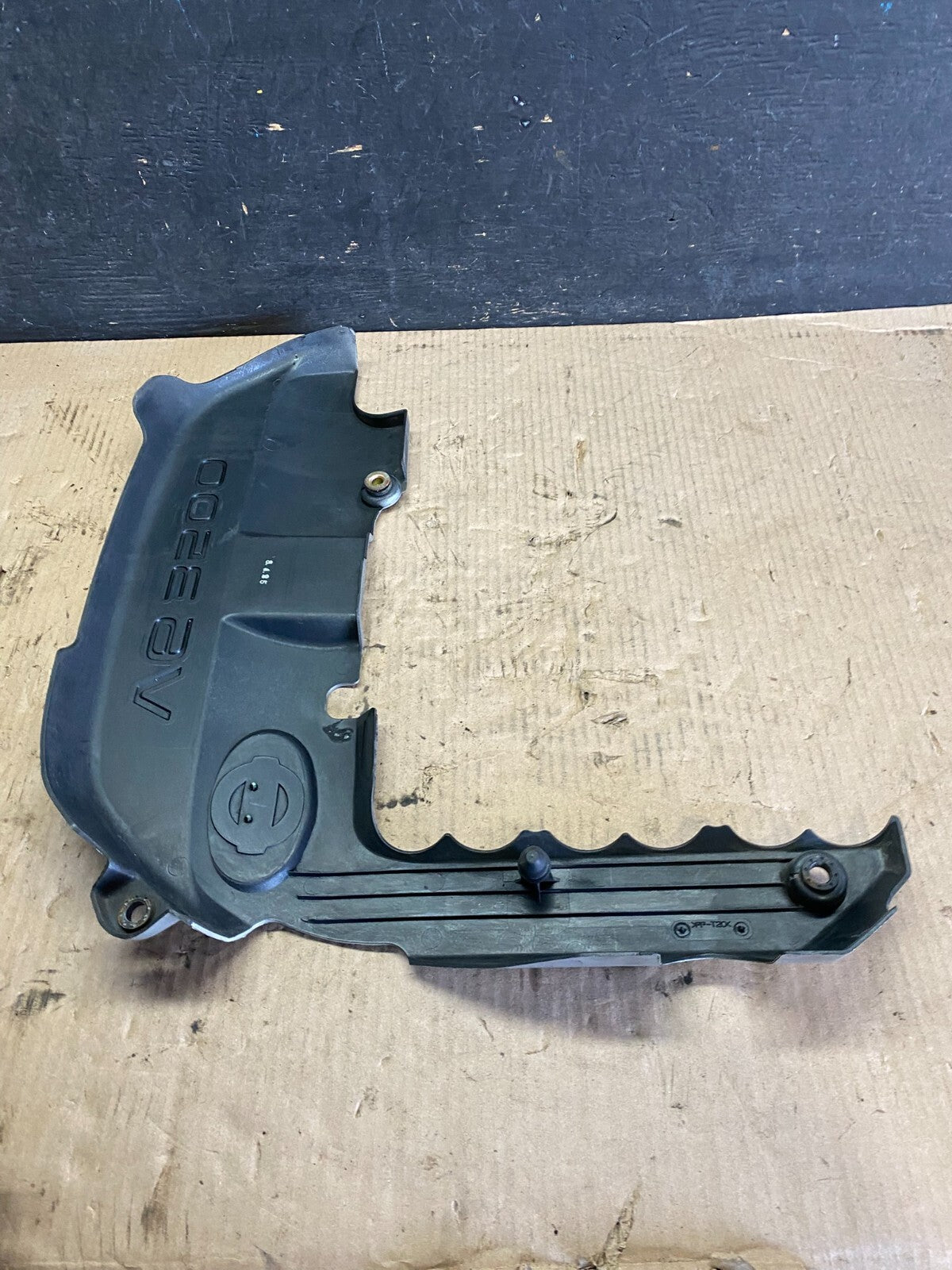 2001 to 2004 Nissan Pathfinder Engine Cover Ornament L9356 DG6