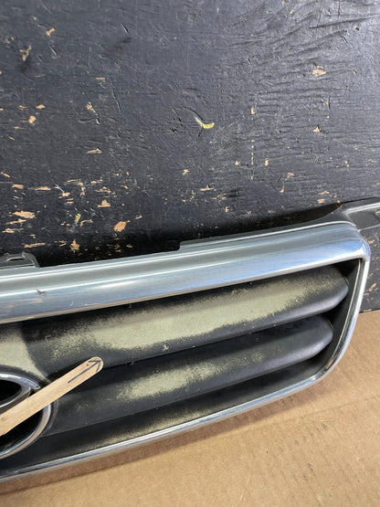 2000 to 2001 Toyota Camry Grille Chrome Shell w/ Black Insert AA8957 DG4