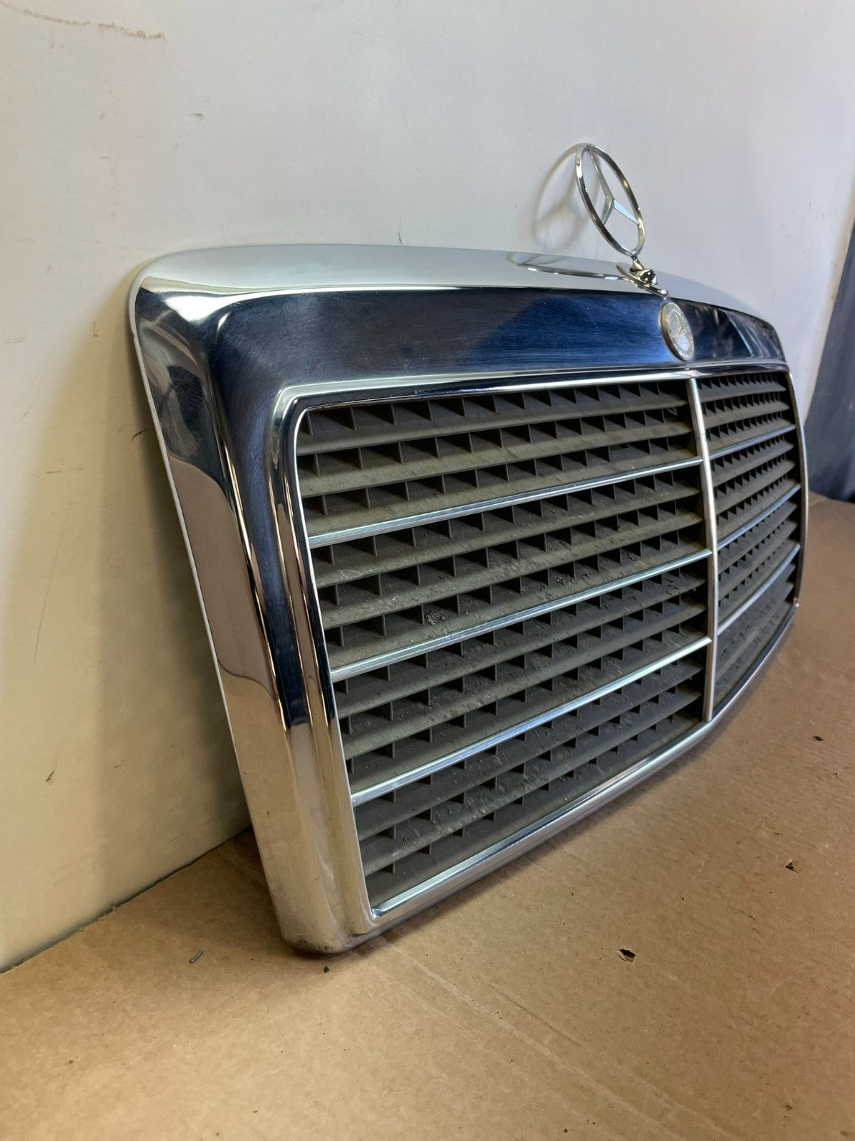 1986-1993 Mercedes-Benz 260E 300E 300TE 400E W124 Front Upper Grille AH0344 DG2