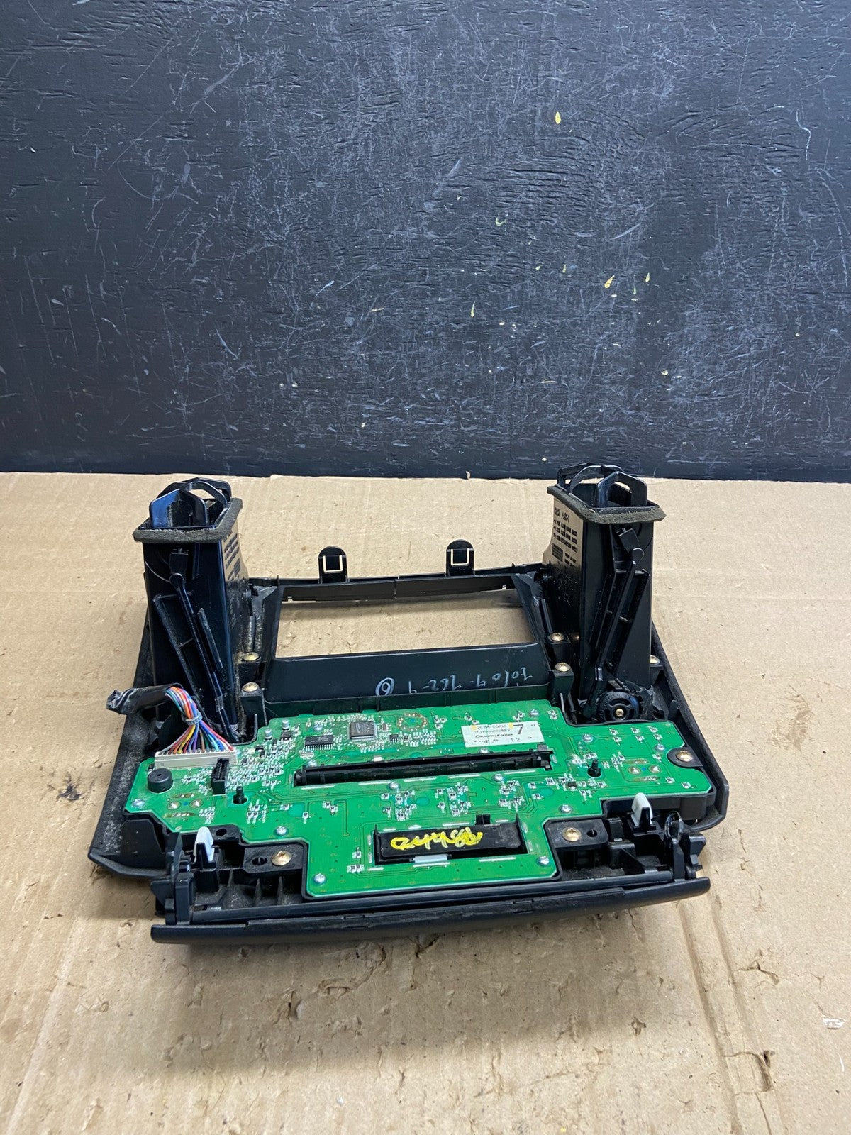 2003 to 2005 Infiniti FX35 Front Radio A/C Heater Switch Control Panel ae2003 DG8