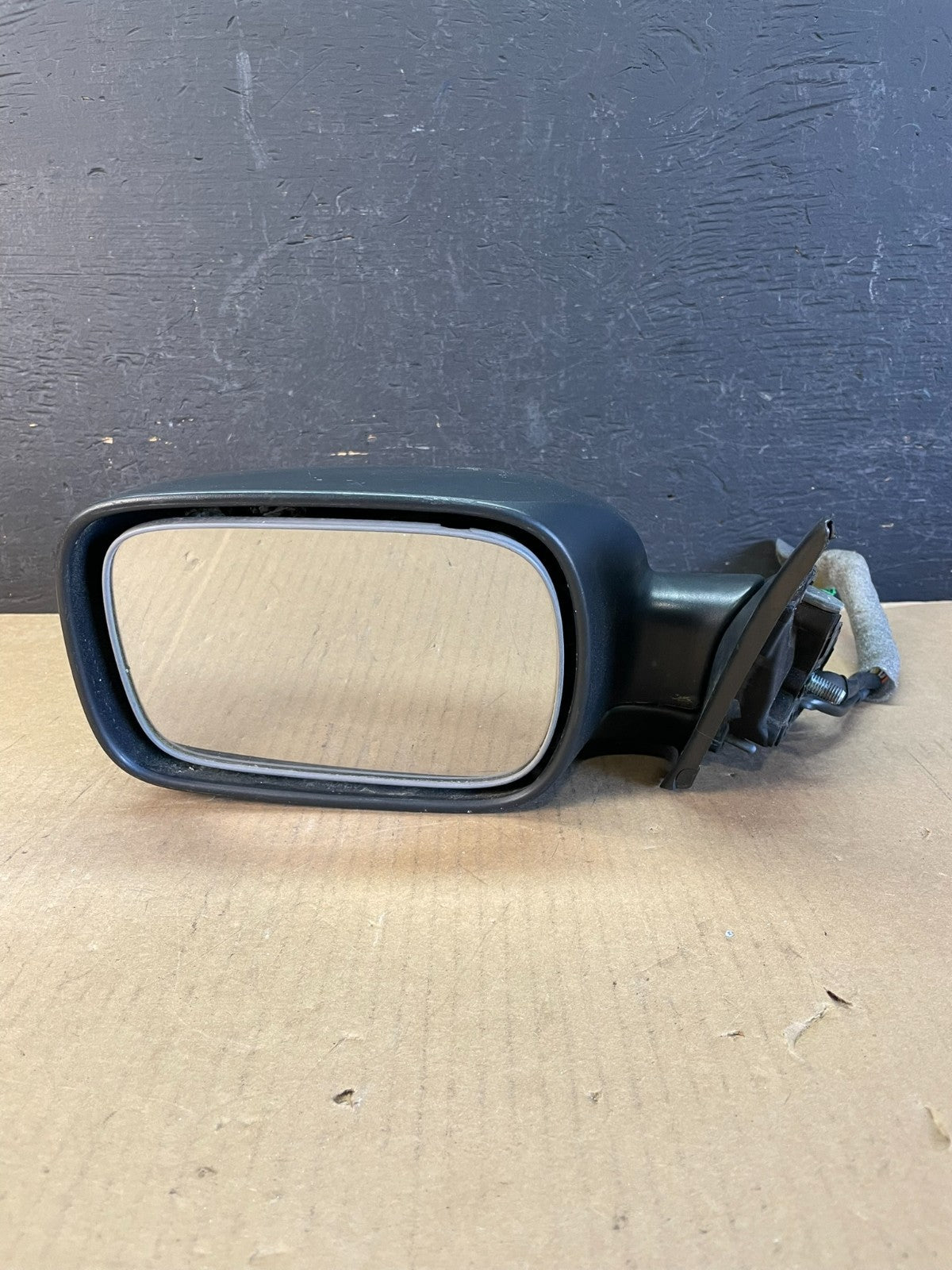 2001 to 2005 Volvo XC70 V70 Left Driver Side View Mirror AD55688