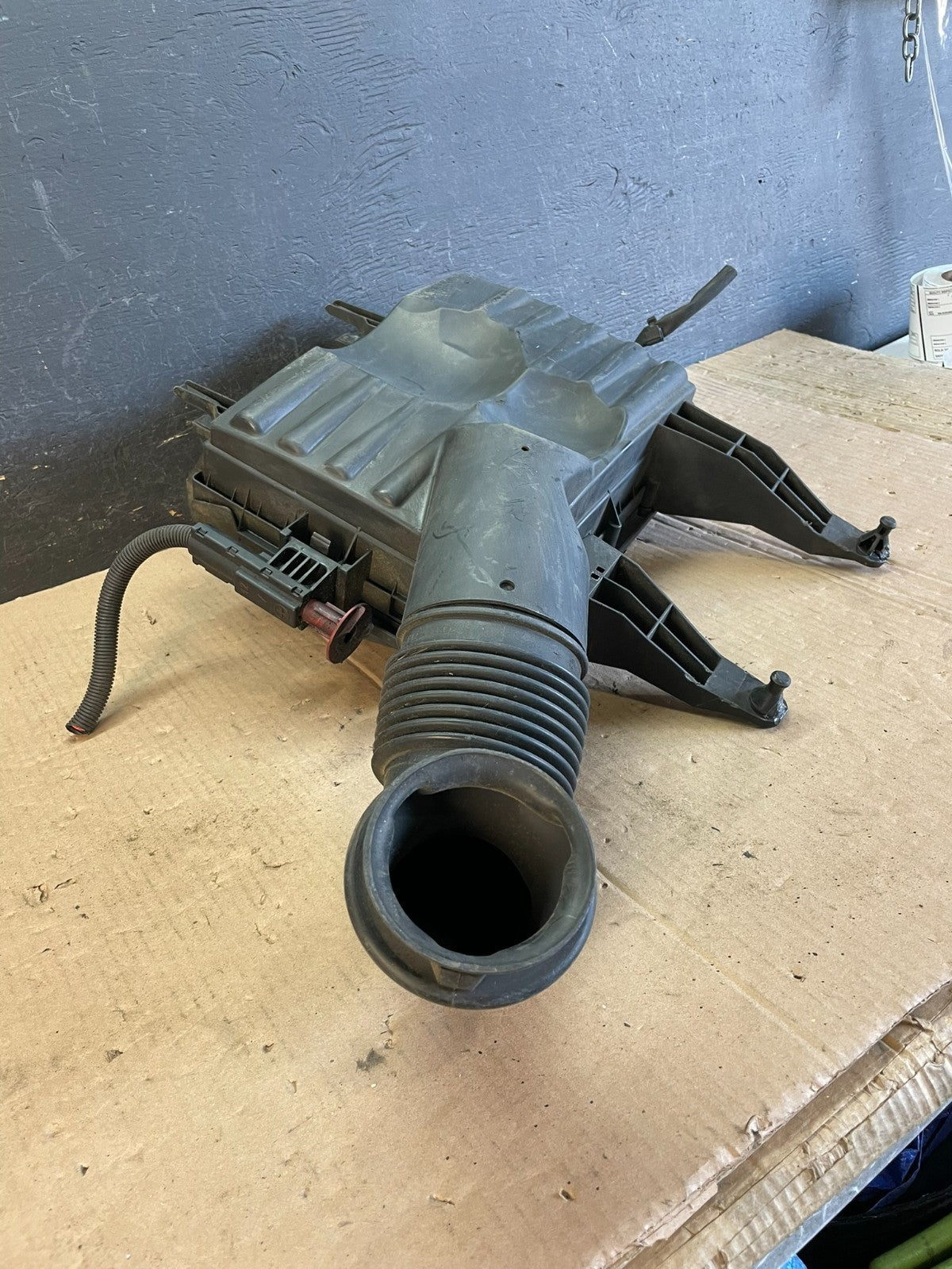 2010 to 2018 Mercedes-Benz Sprinter 2500 3.0L Air Cleaner Box ad8600 DG3