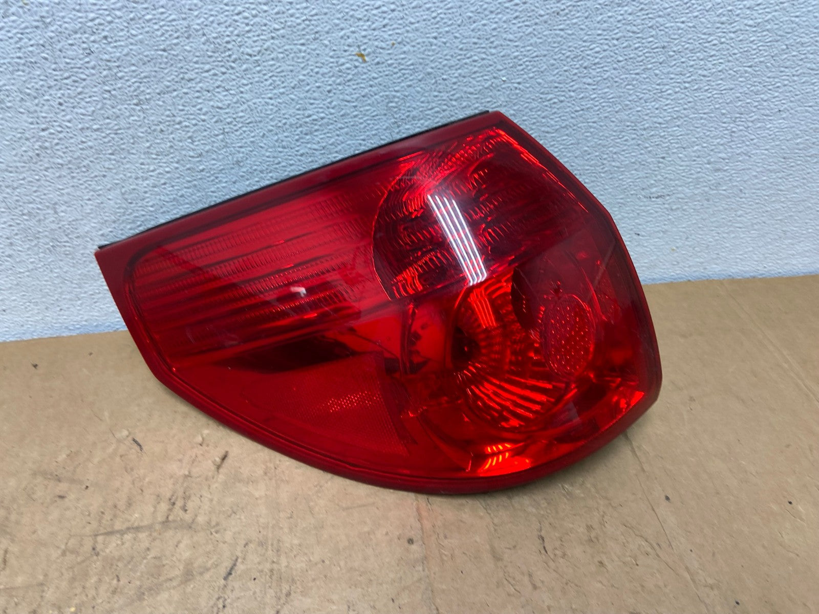 2006 to 2010 Toyota Sienna Left Driver LH Side Tail Light AD0683 LK0