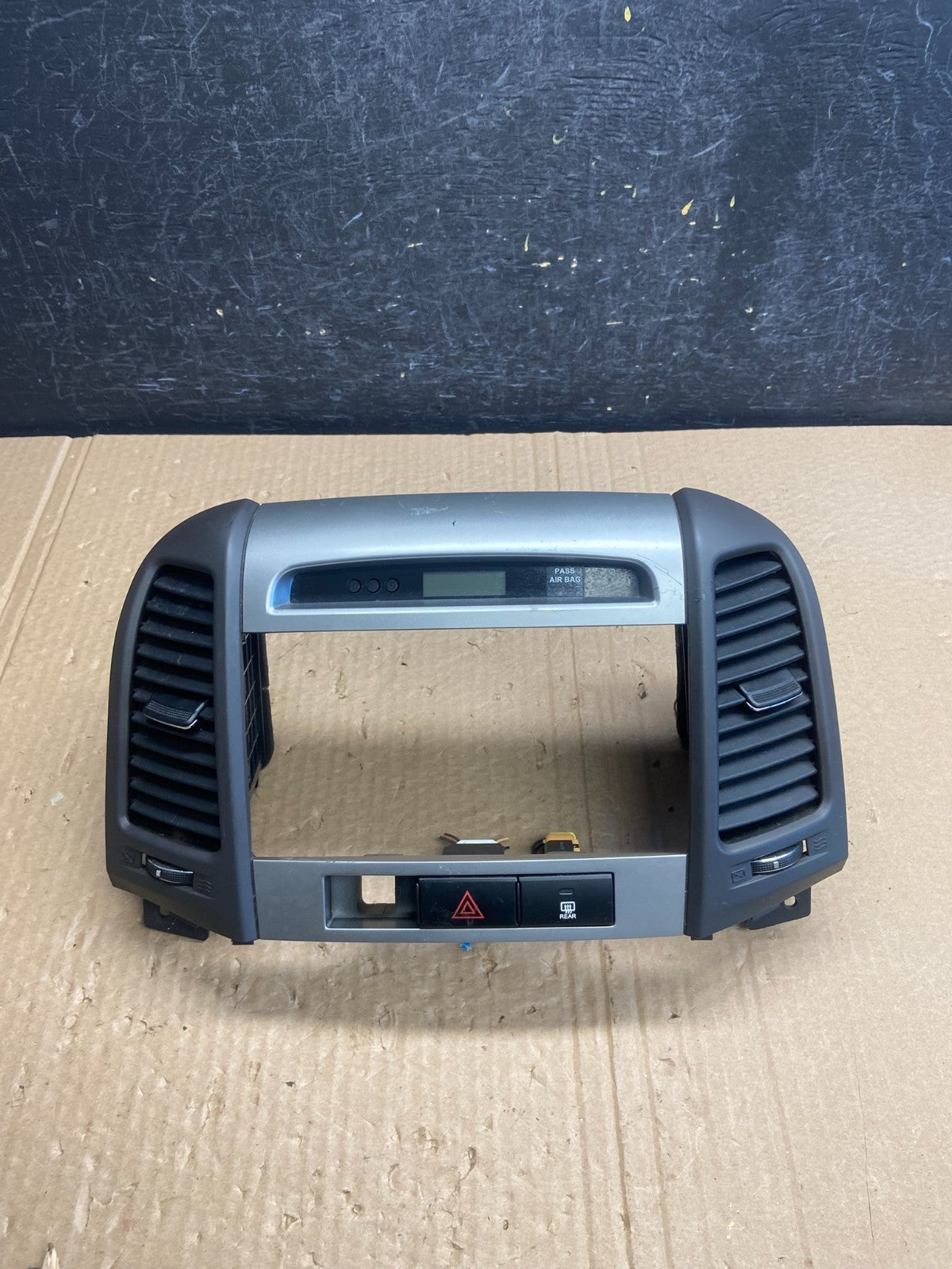 2007 to 2009 Hyundai Santa Fe Center Dashboard Radio Bezel Trim AF6322 DG0
