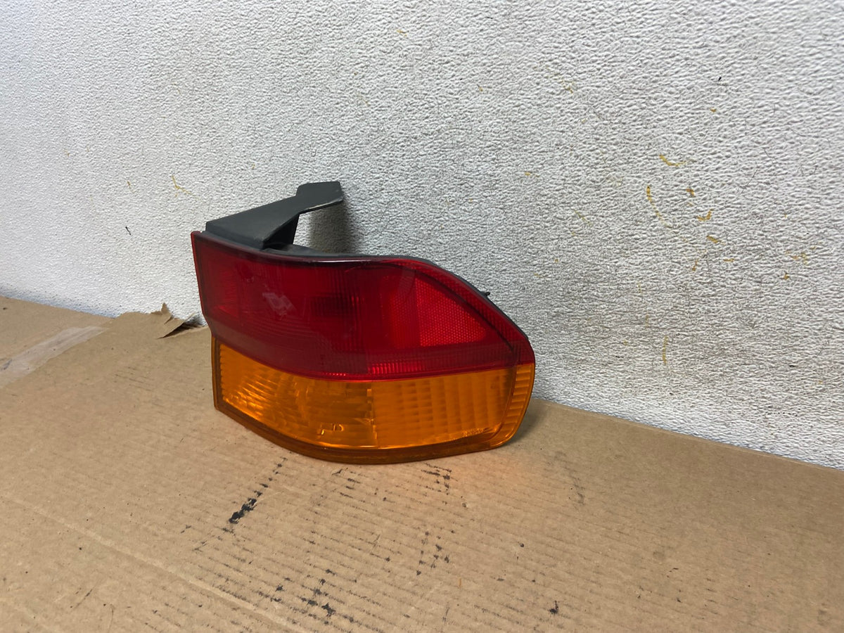 2002 2003 2004 Honda Odyssey Right Passenger Side Tail Light AH4066 LK2