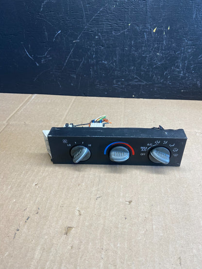 2001 - 2007 GMC Chevrolet Express 1500 Climate Control A/C AB9244 DG0