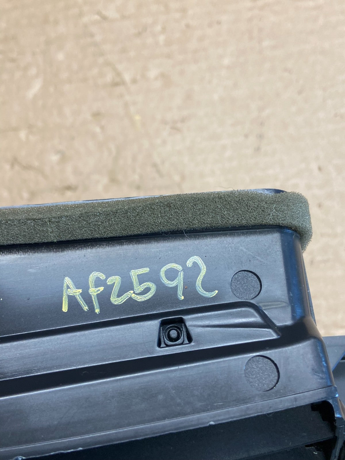 2011 to 2014 Ford Edge Center Dash Radio Panel Air Vent AF2592 DG7