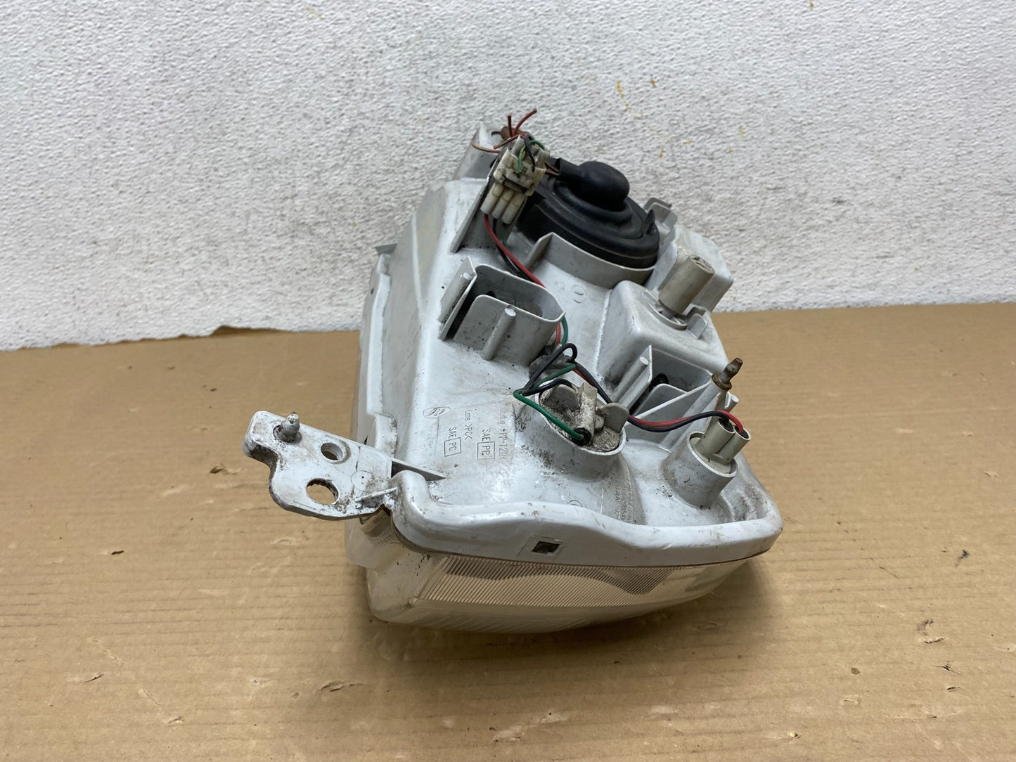 1999-2005 Suzuki Grand Vitara Right Passenger Side Halogen Headlight AG9331 DW7
